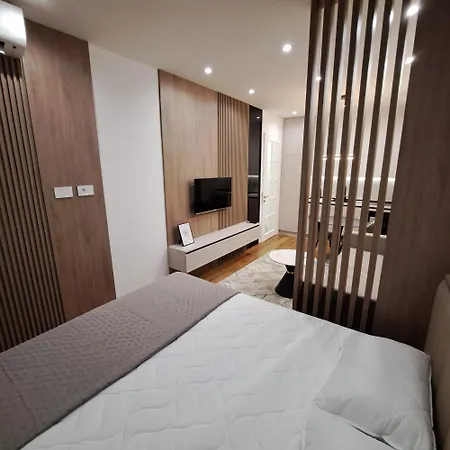 Luan5 Centar * Μπάνια Λούκα